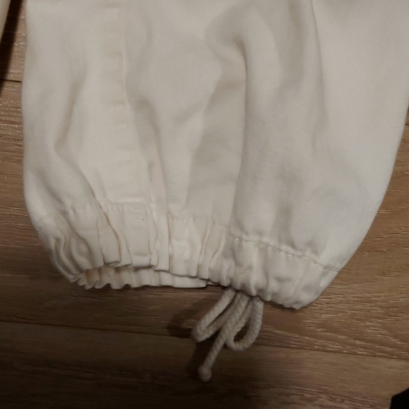 H&M White Capris - Picture 2 of 5
